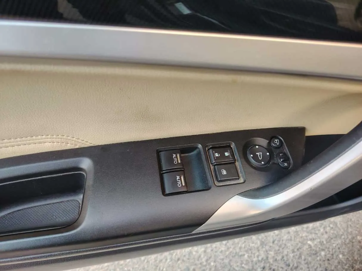 Car image 35