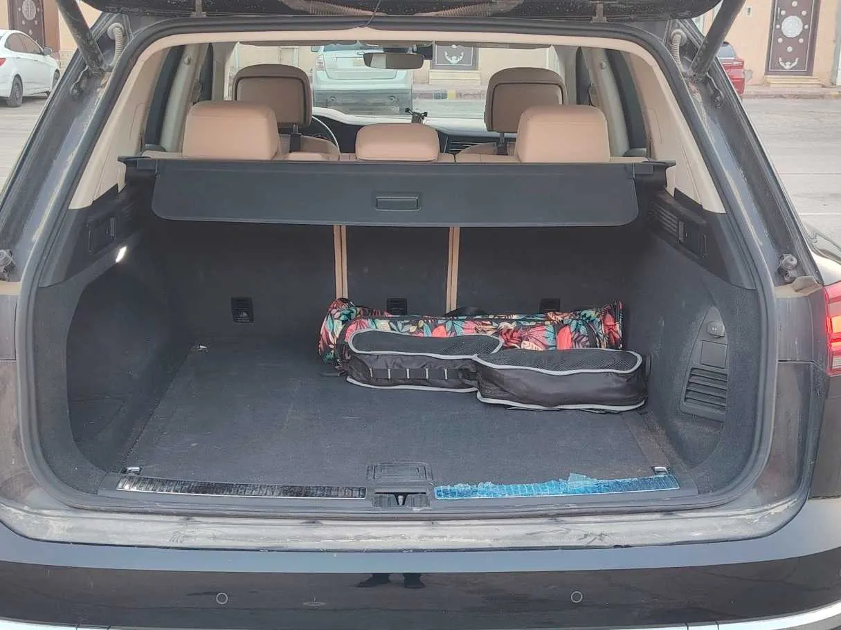 Car image 26