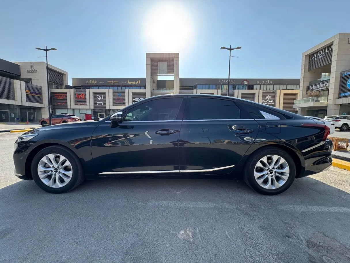 Car image 8