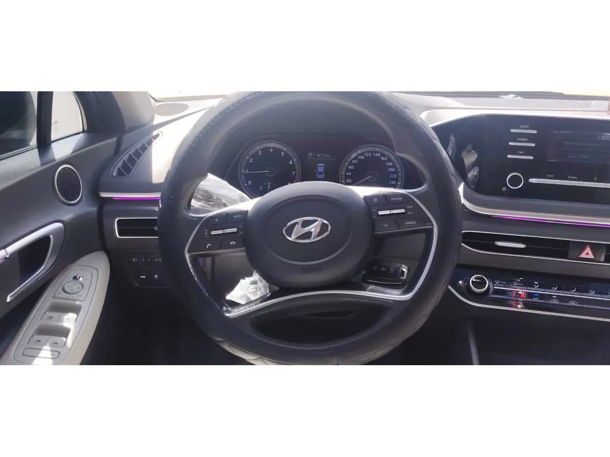 Car image 21