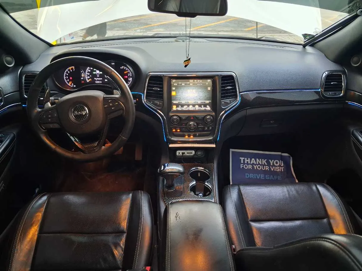 Car image 18