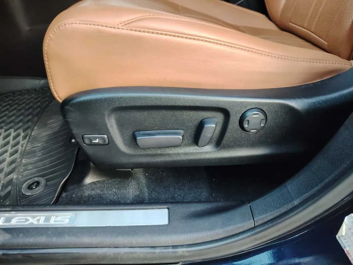 Car image 40