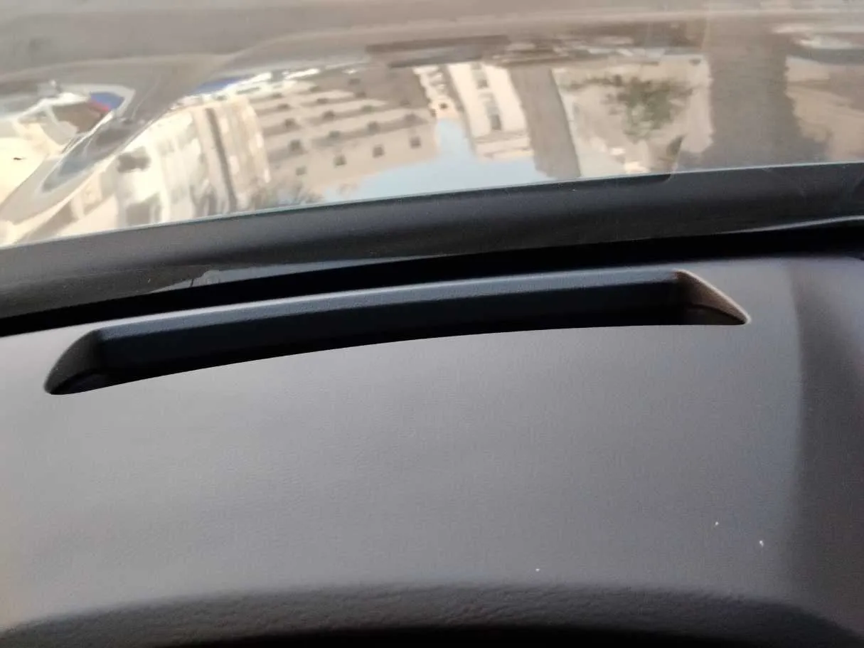 Car image 28