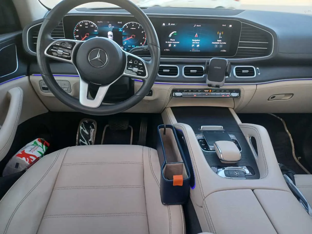 Car image 16