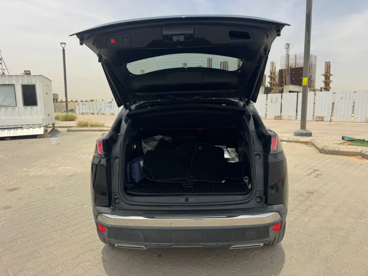 Car image 21