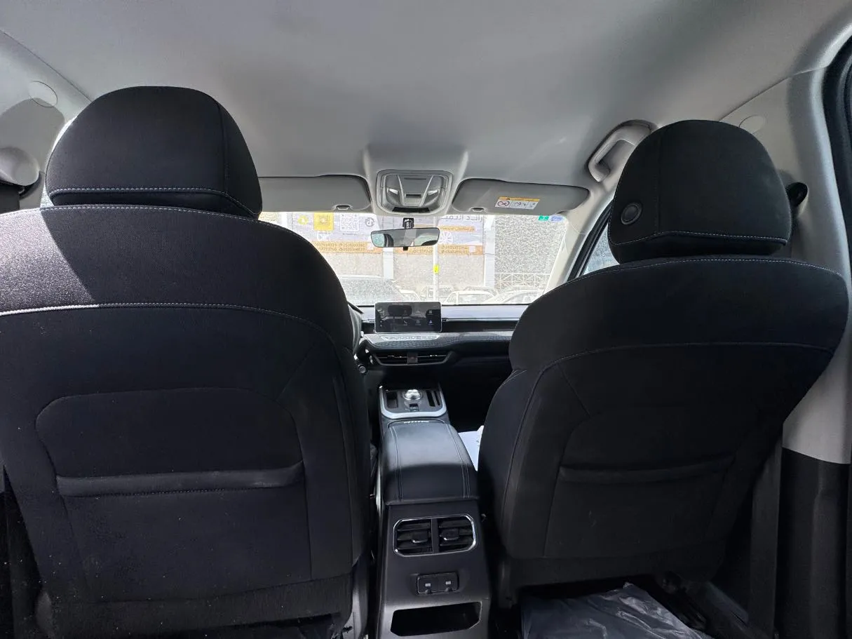 Car image 16