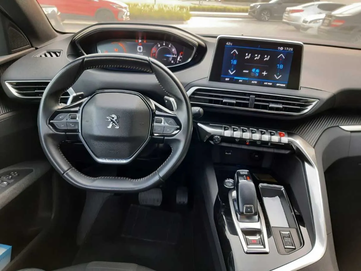 Car image 14