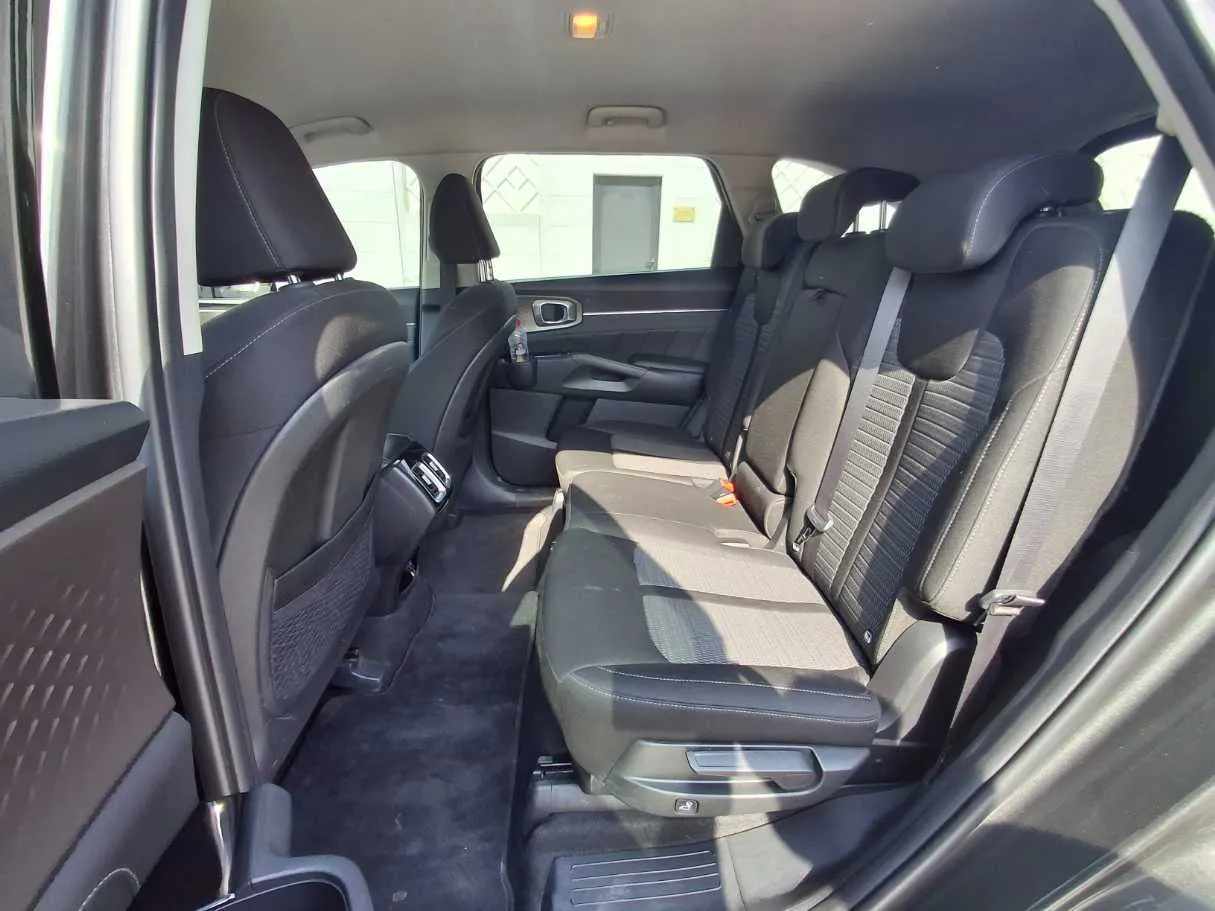 Car image 13