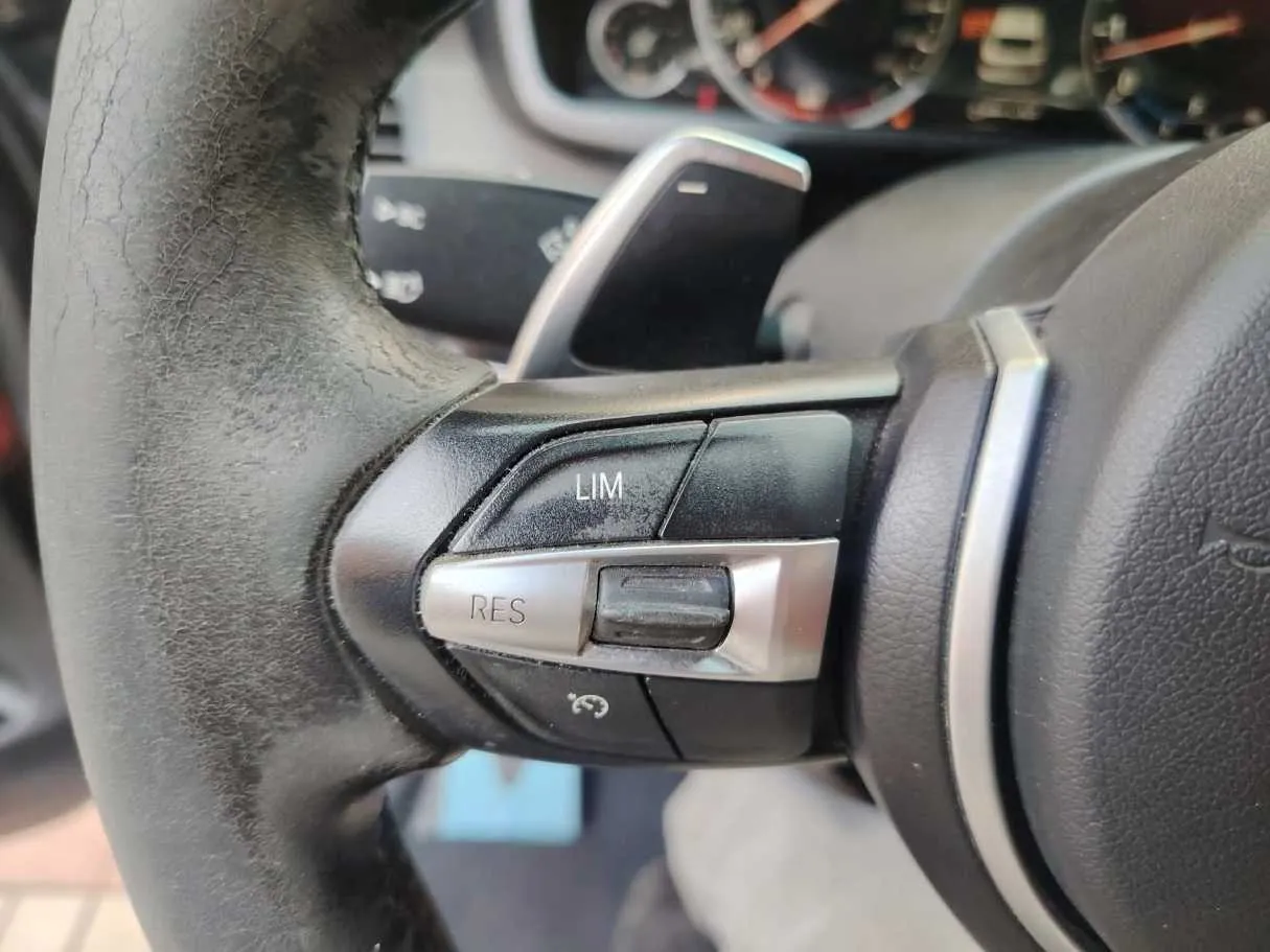 Car image 28