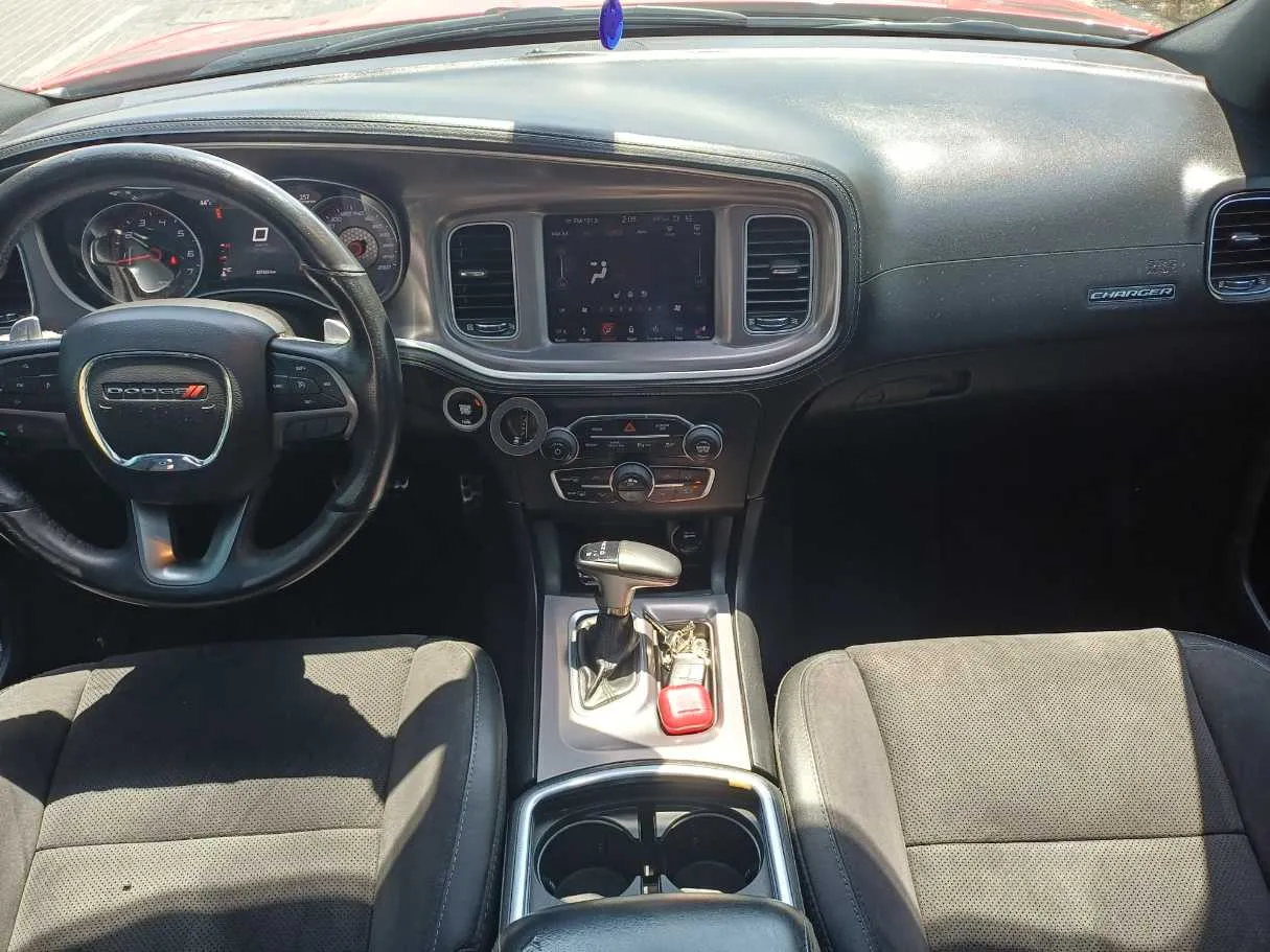 Car image 15