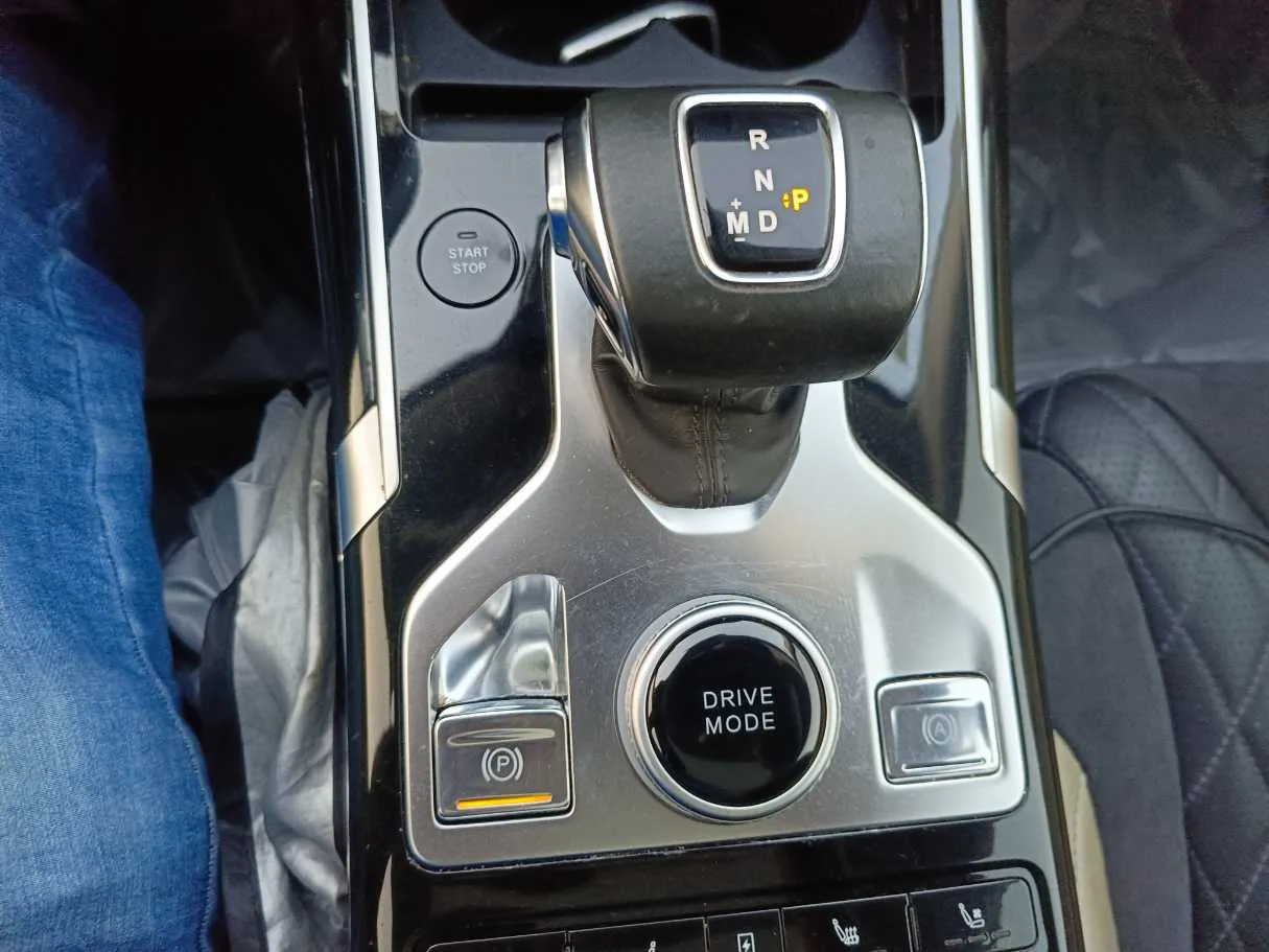 Car image 20