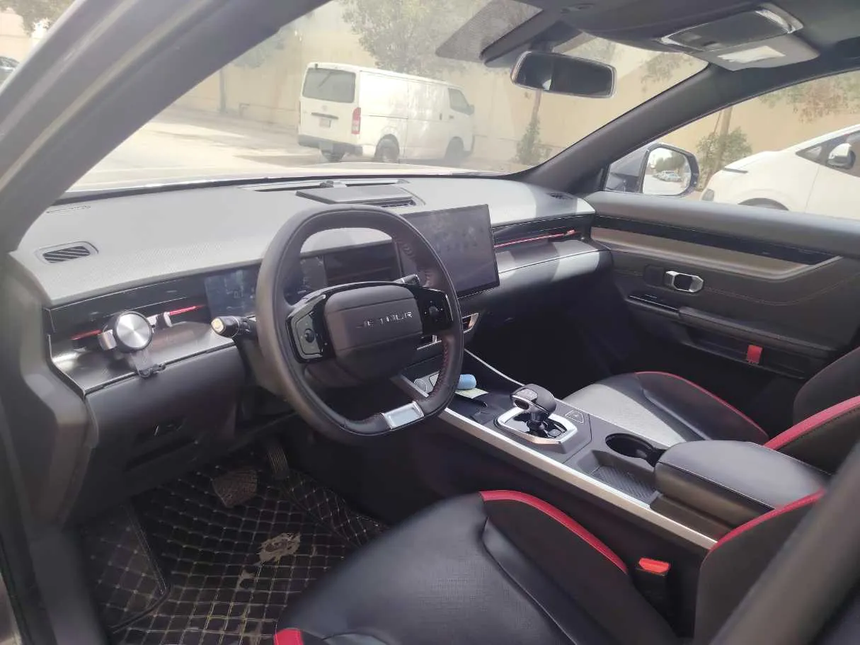 Car image 13