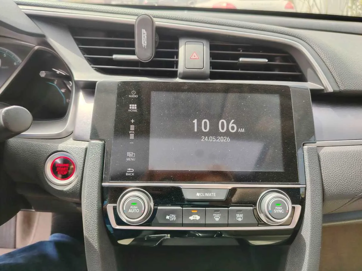 Car image 25