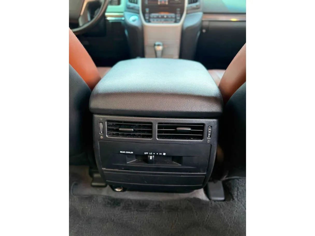 Car image 24