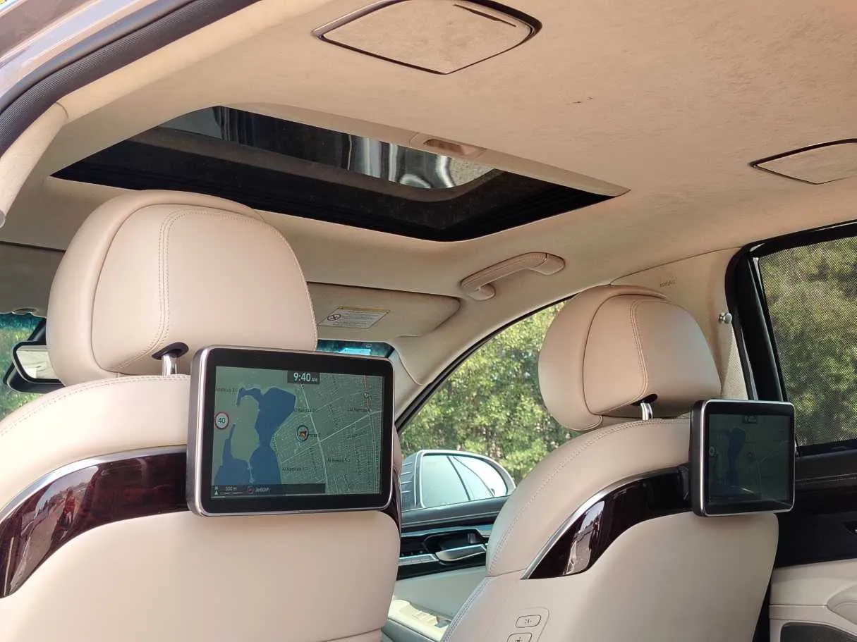 Car image 17
