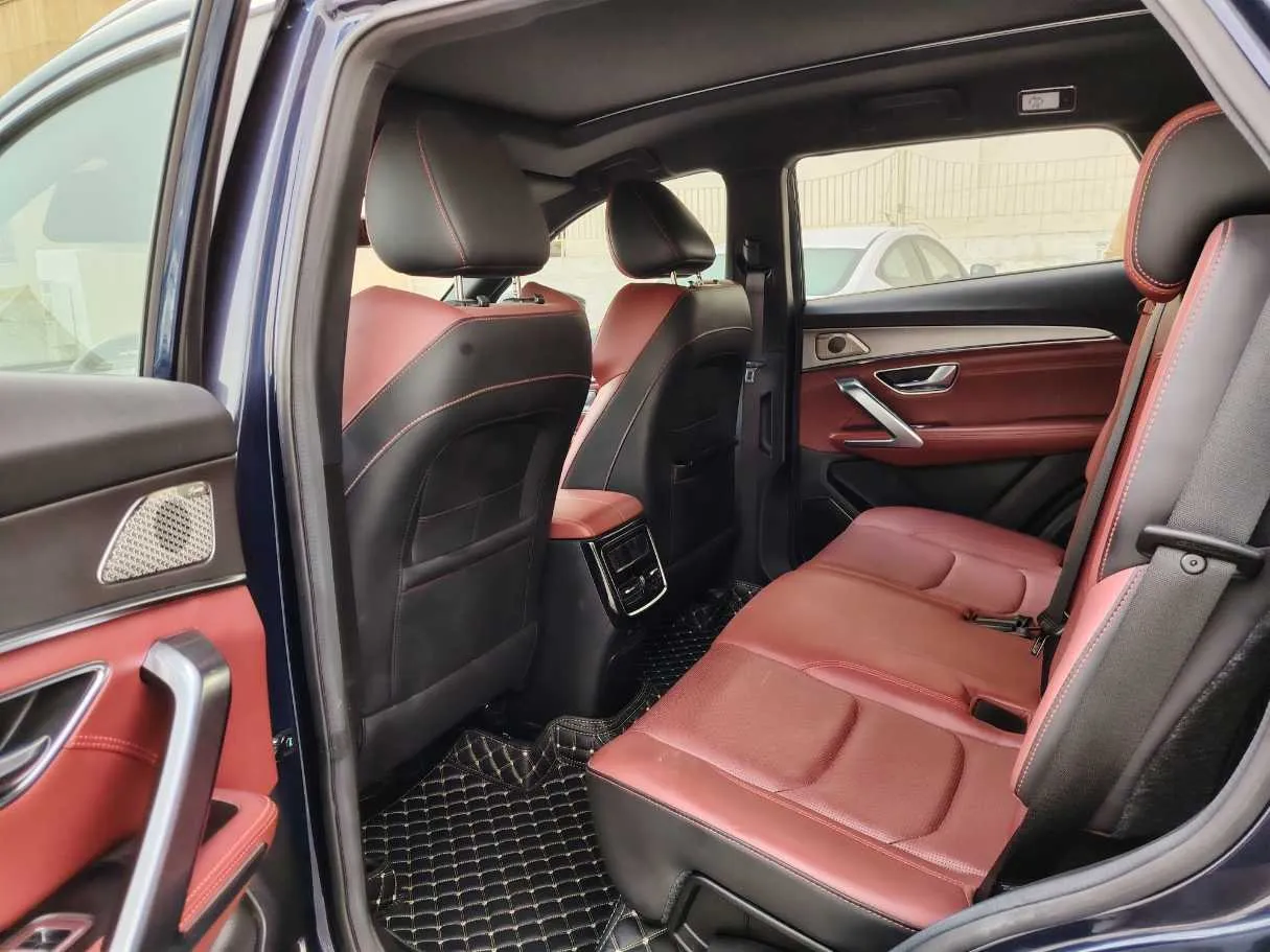 Car image 14