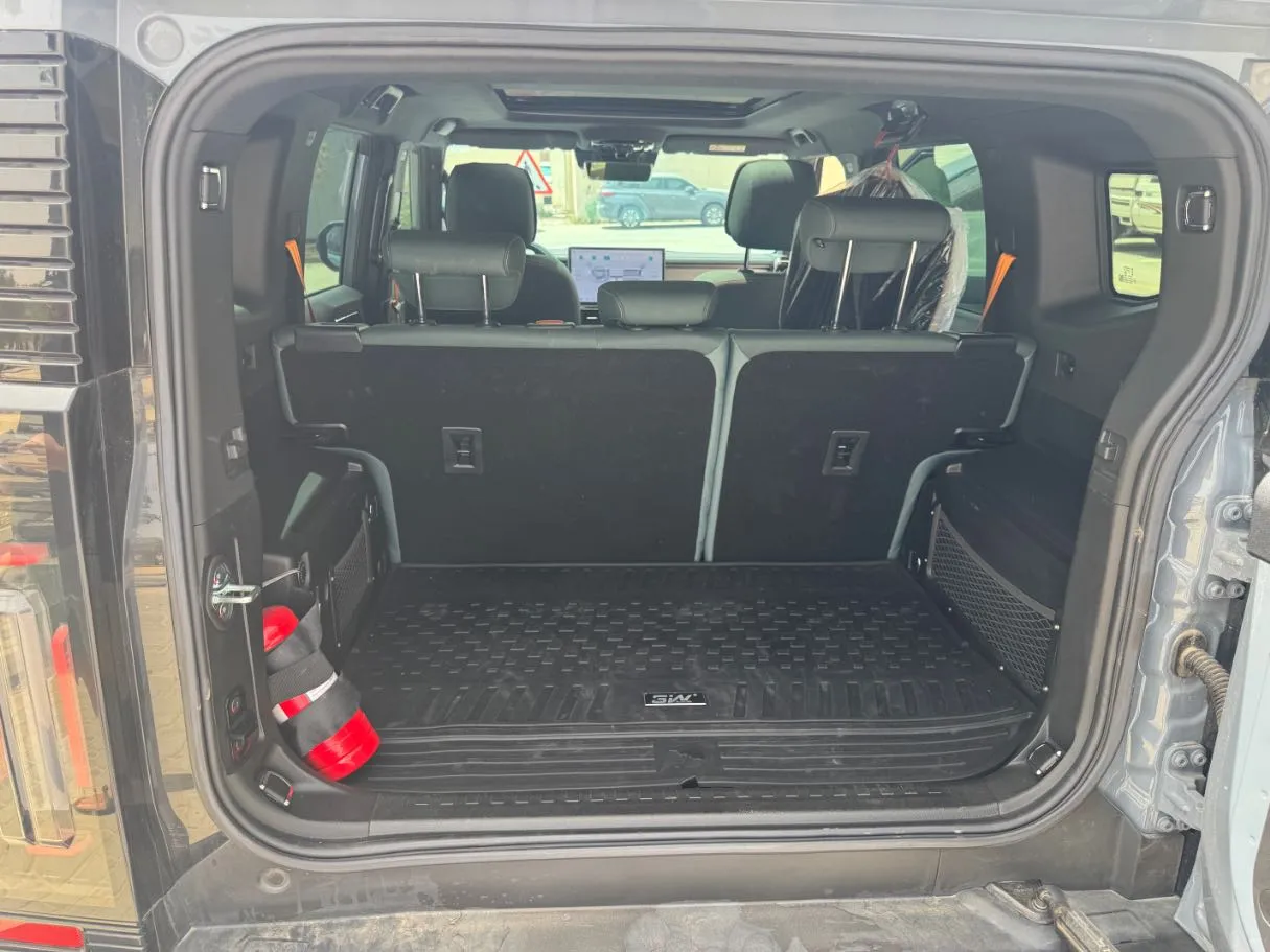 Car image 19
