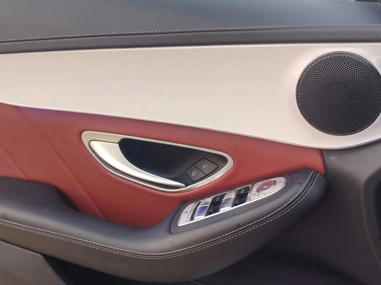 Car image 26