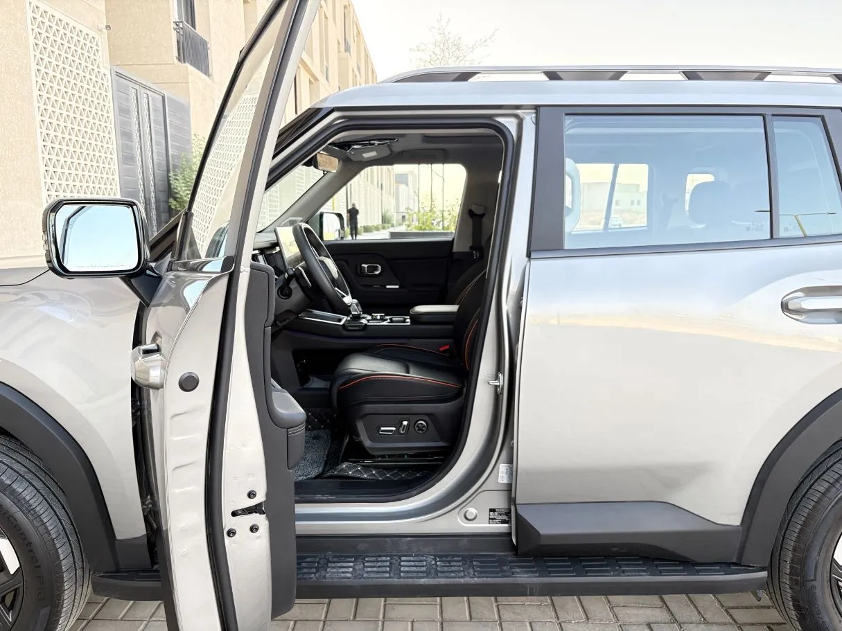 Car image 10