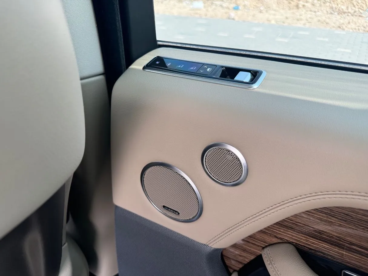 Car image 28