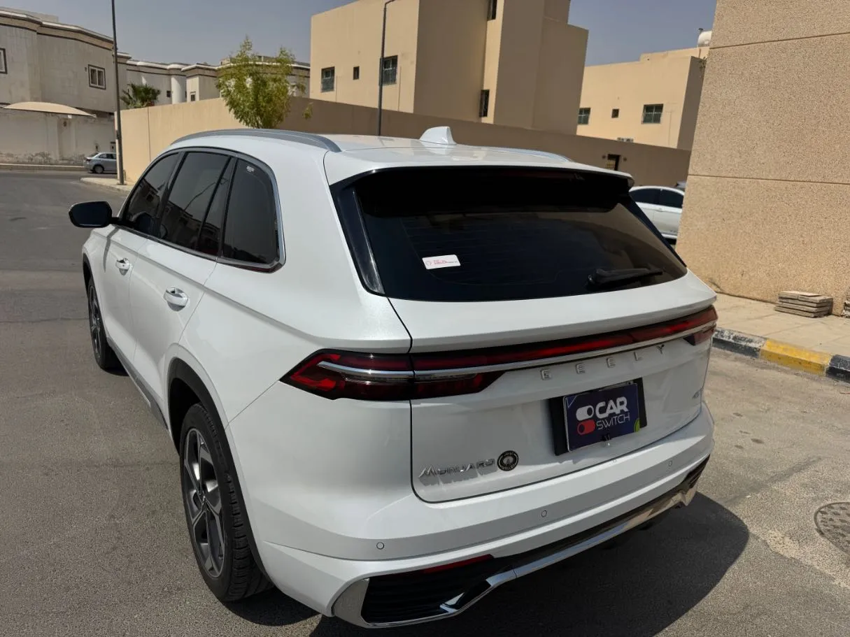 Car image 7