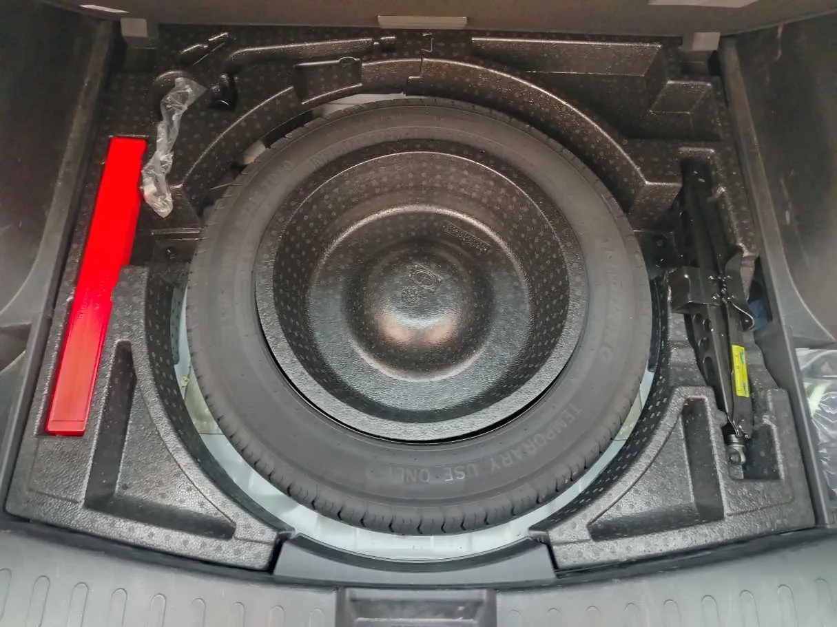 Car image 40