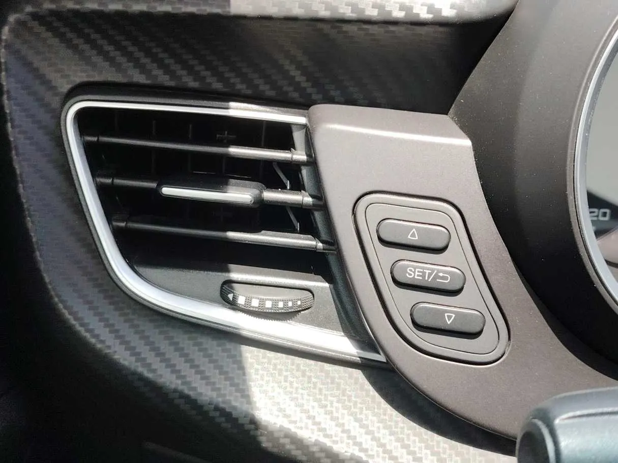 Car image 31
