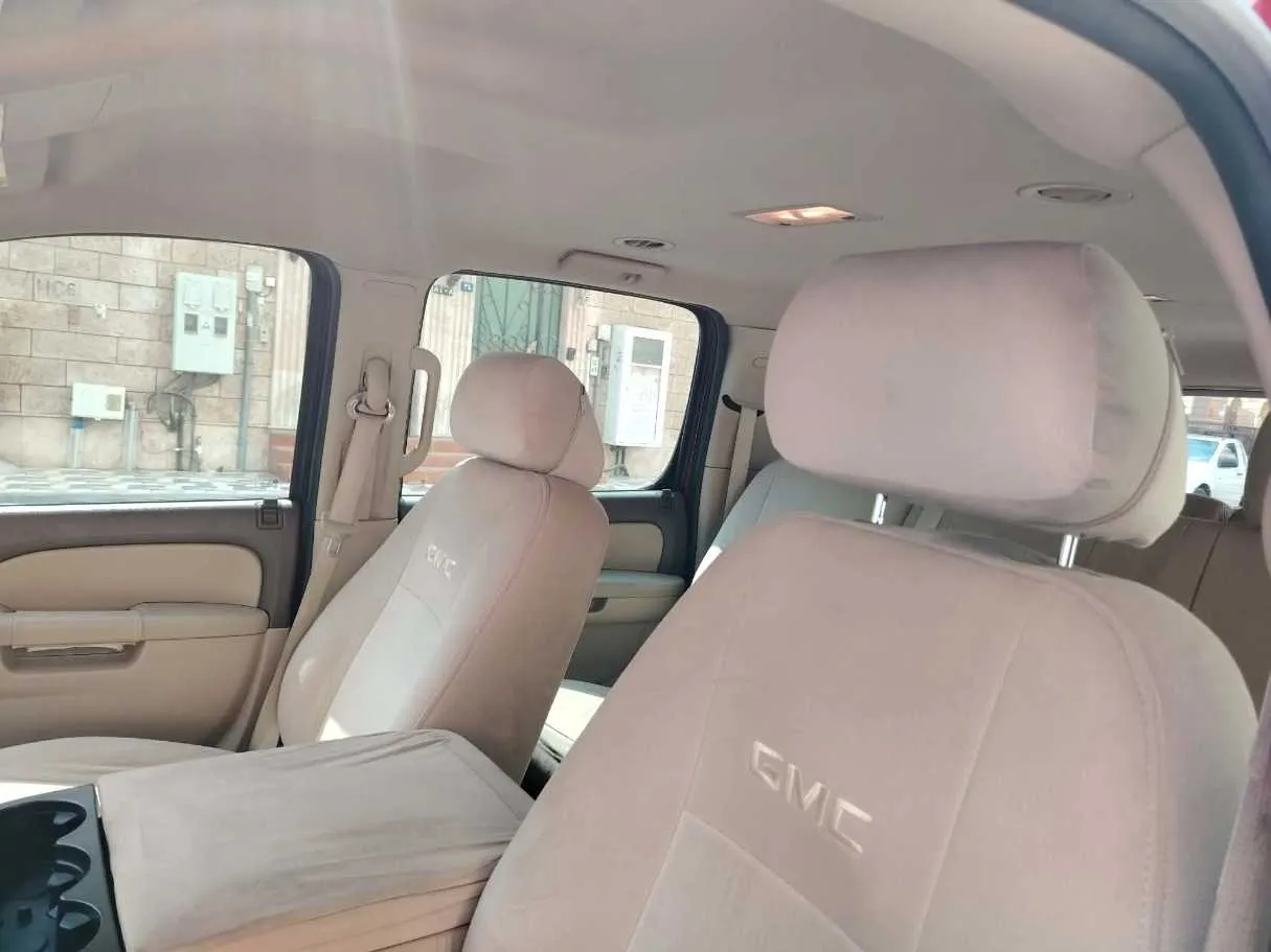 Car image 16