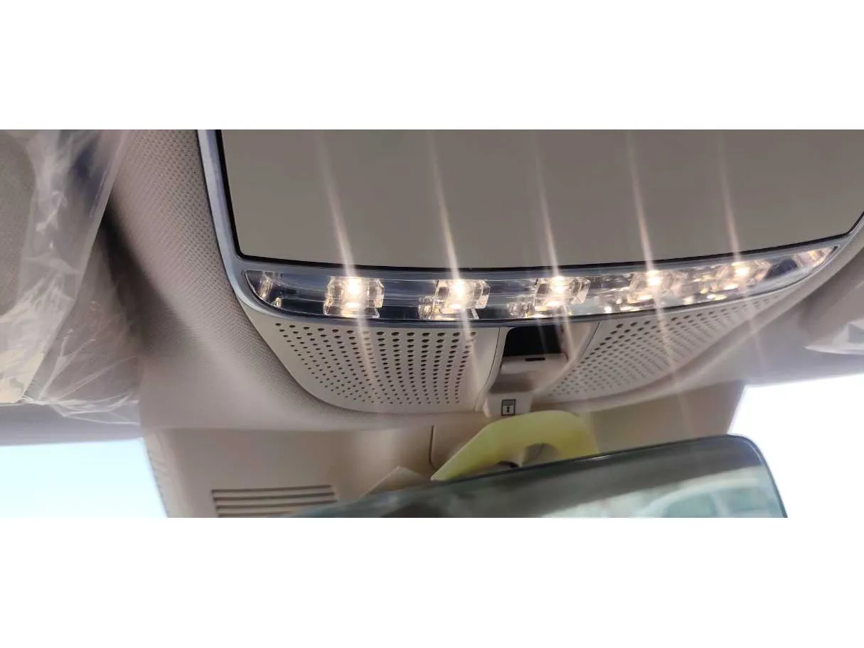 Car image 26