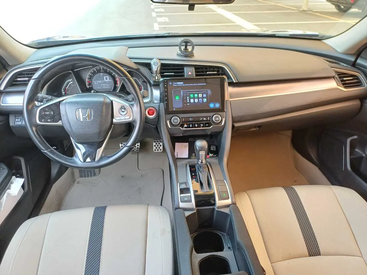 Car image 15