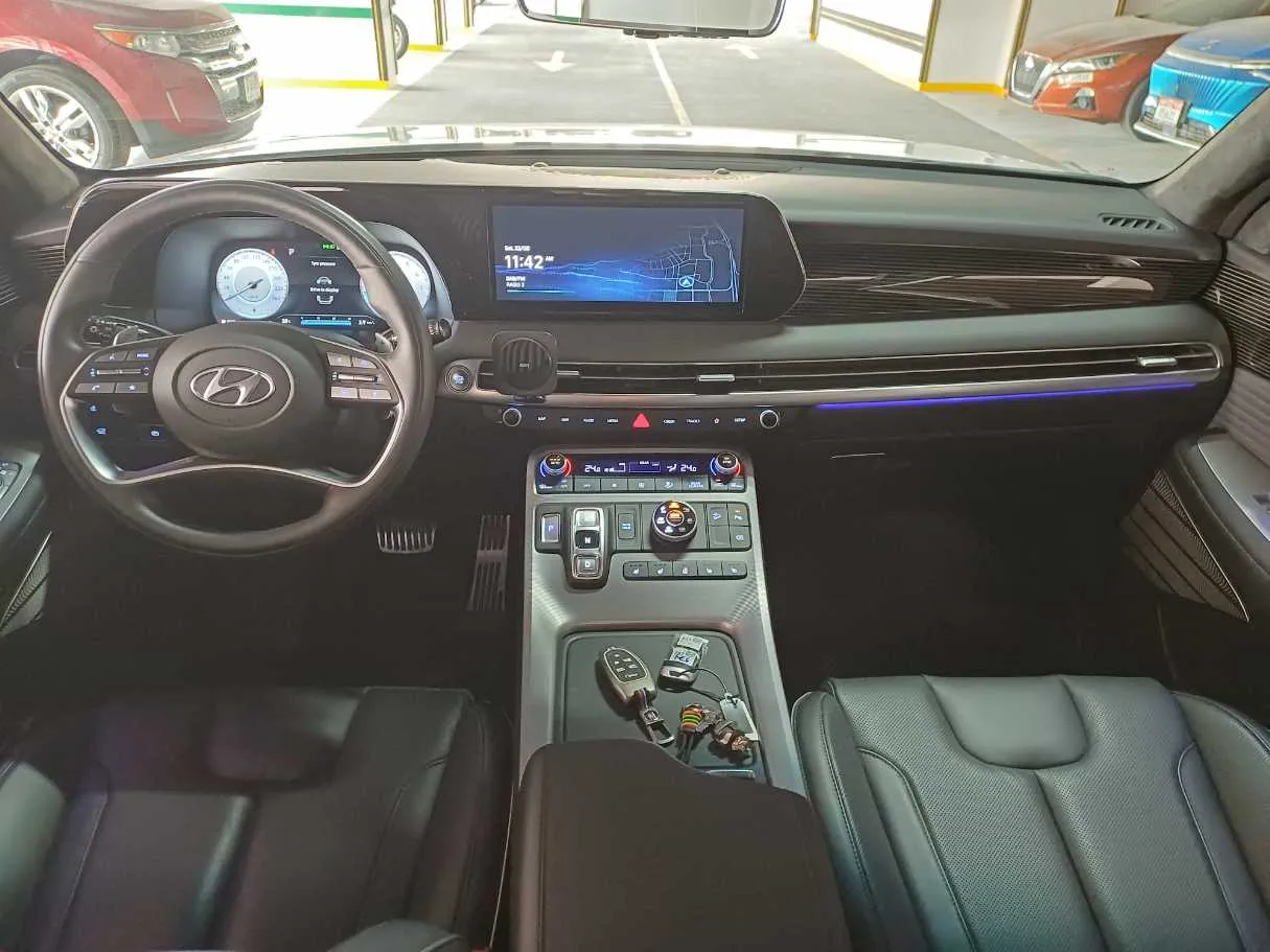 Car image 16