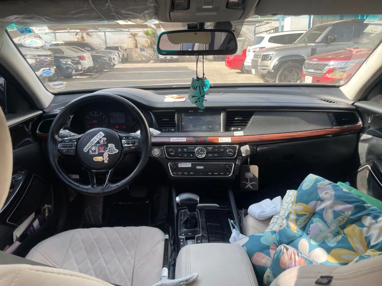 Car image 19