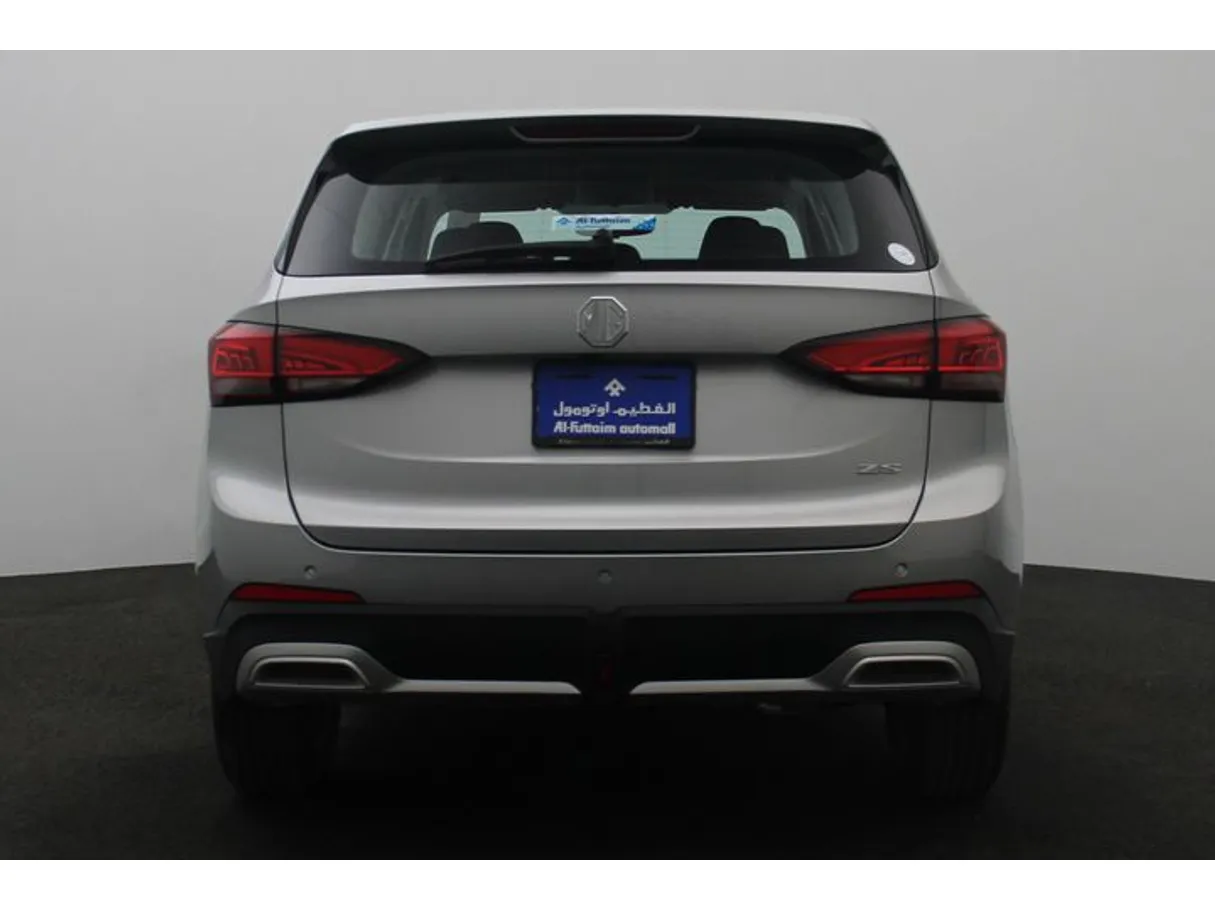 Car image 12