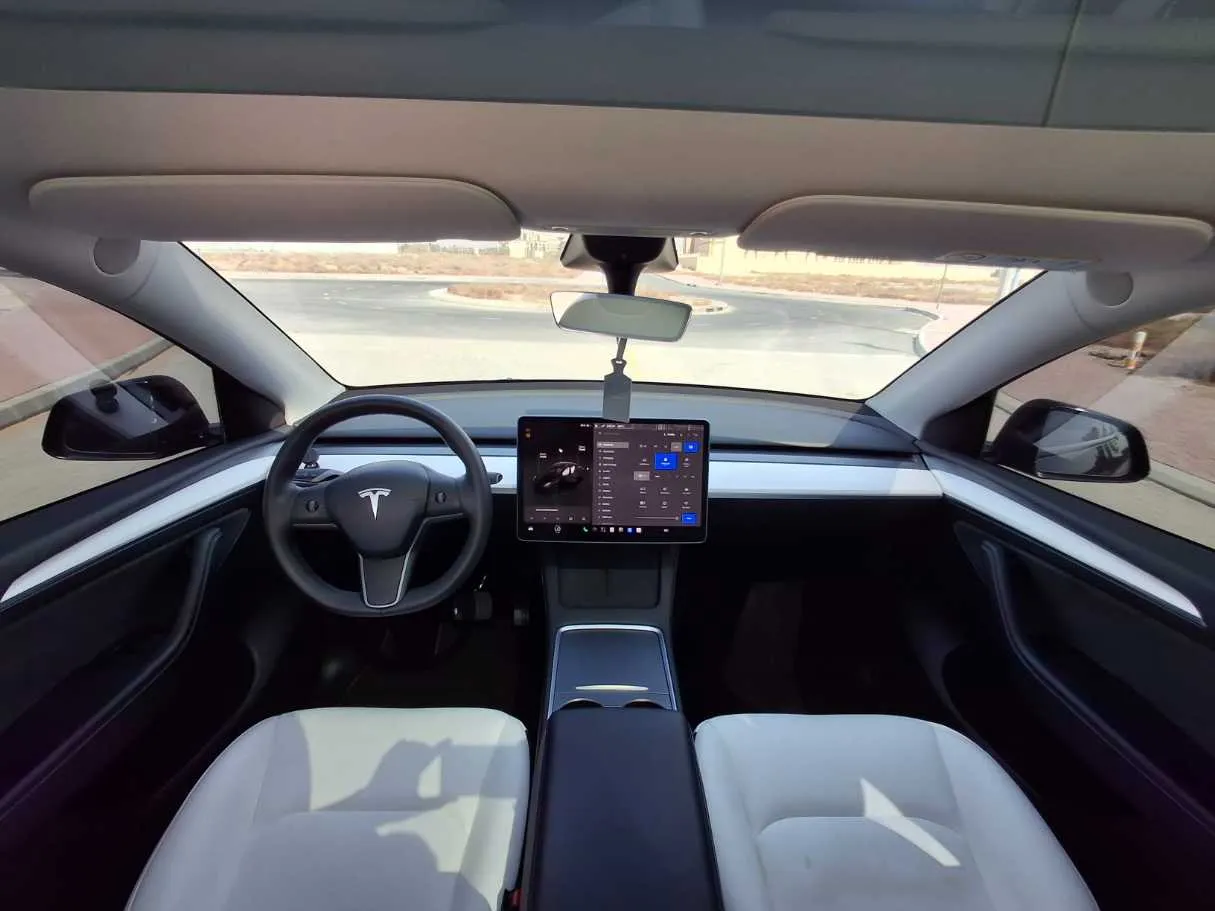 Car image 14