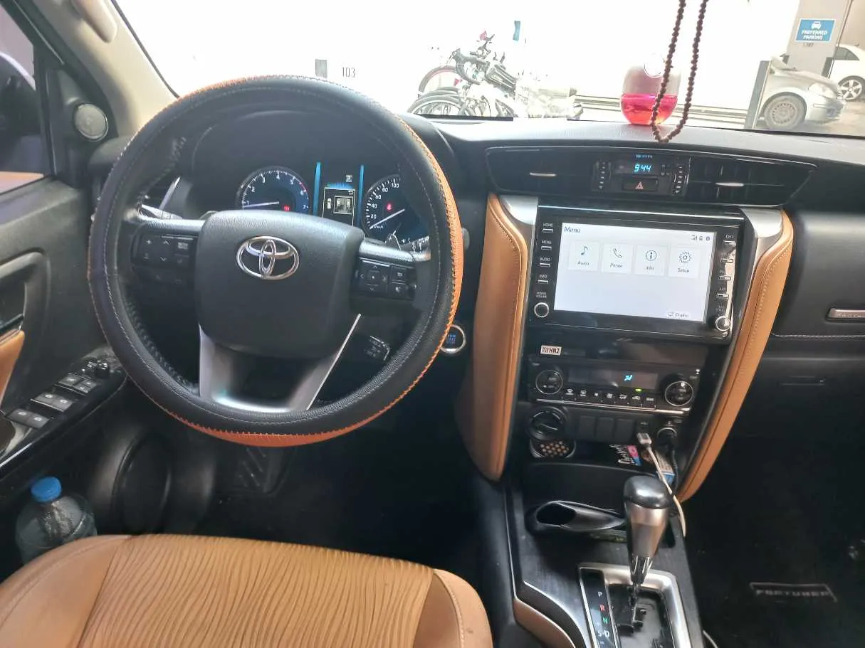 Car image 17