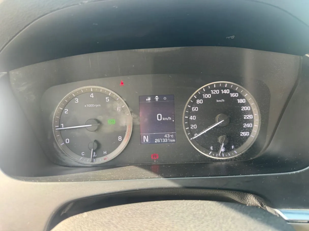 Car image 18
