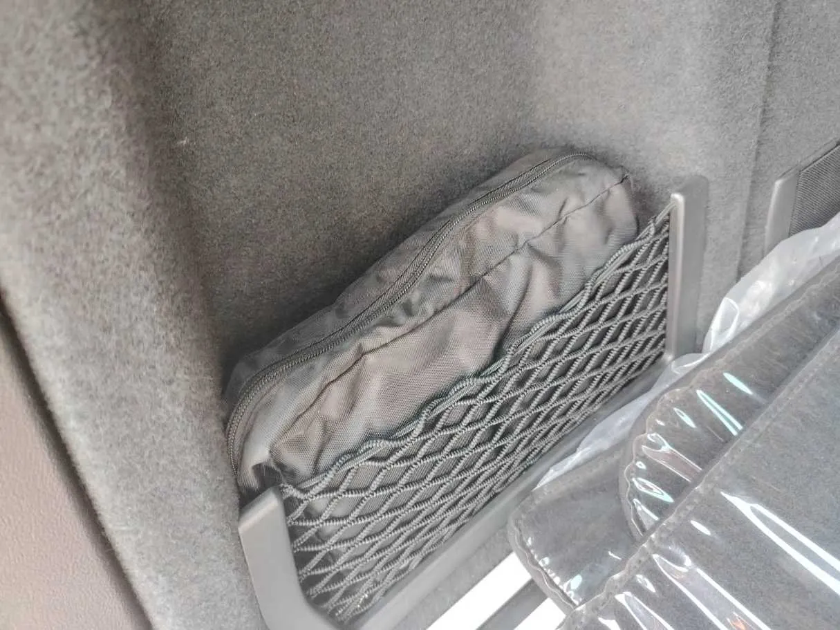 Car image 29