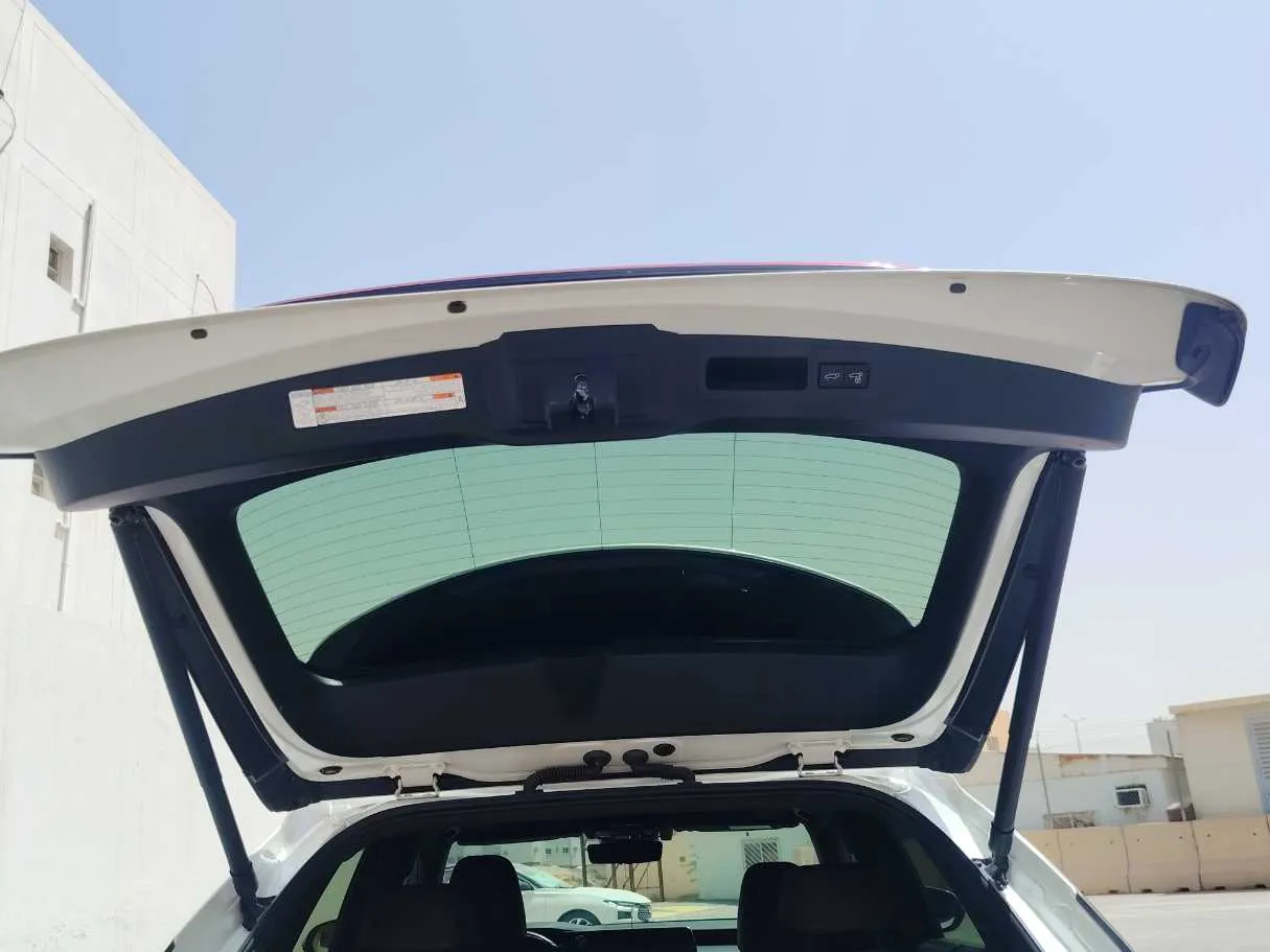 Car image 24