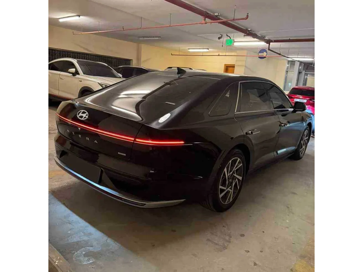 Car image 6