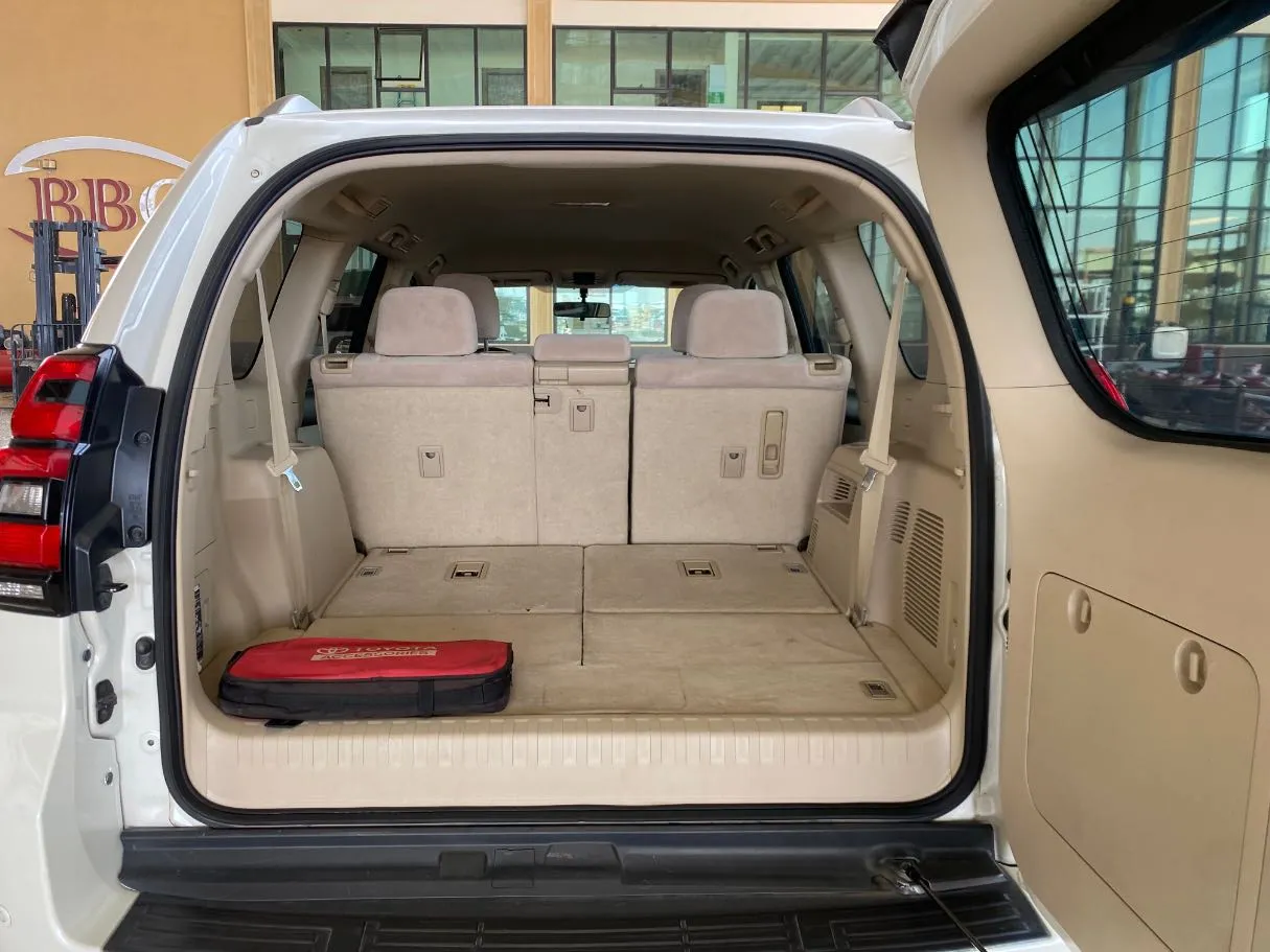Car image 18