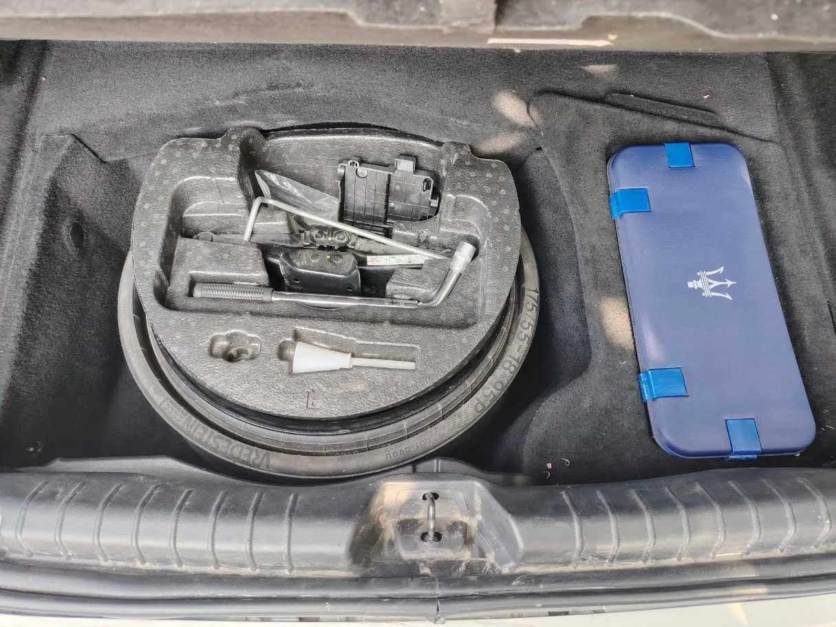 Car image 36