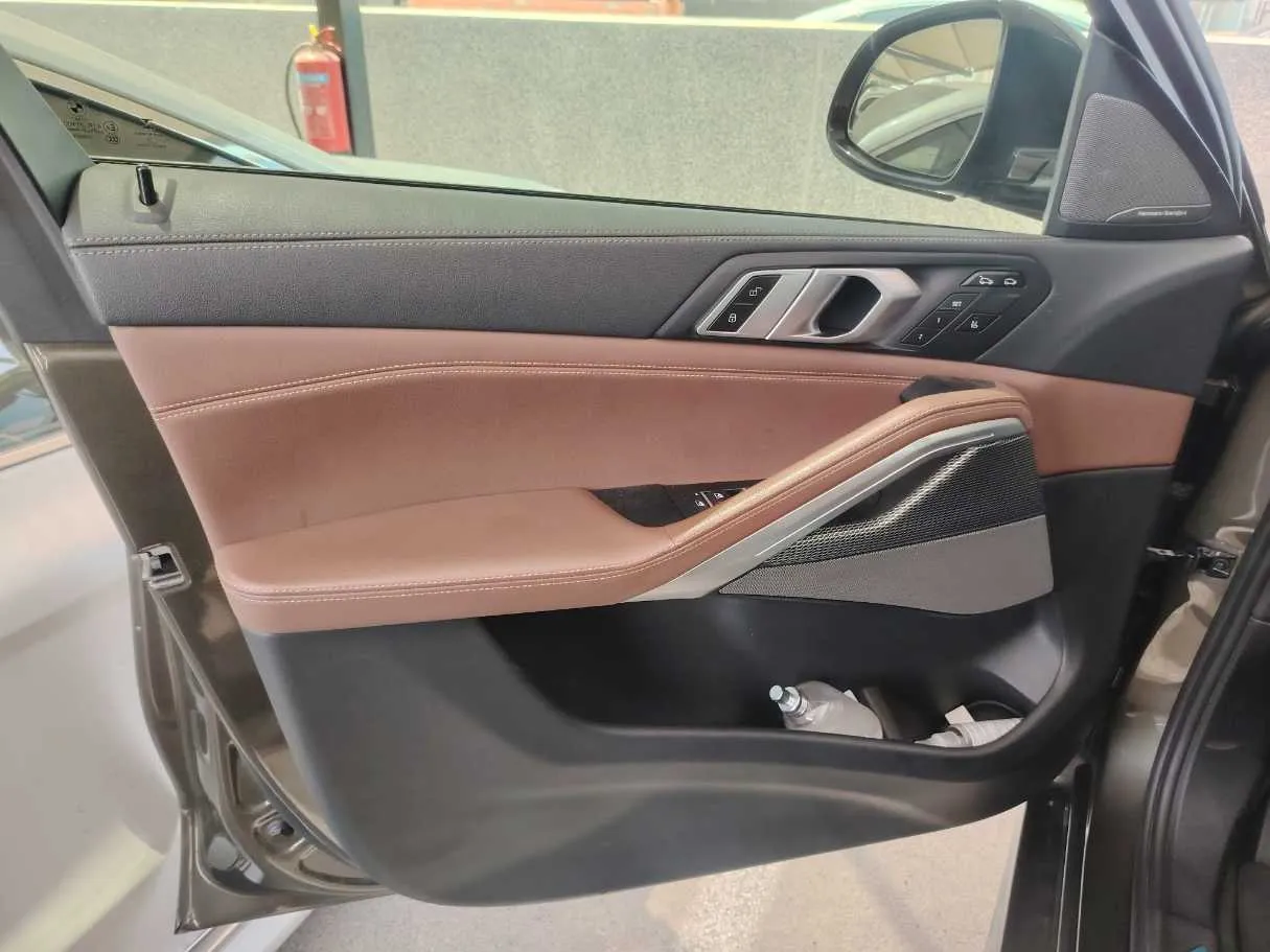 Car image 38