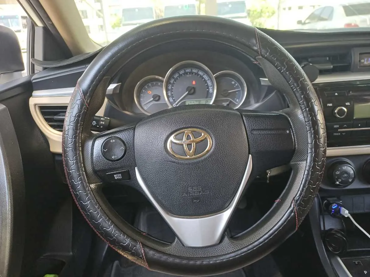 Car image 14