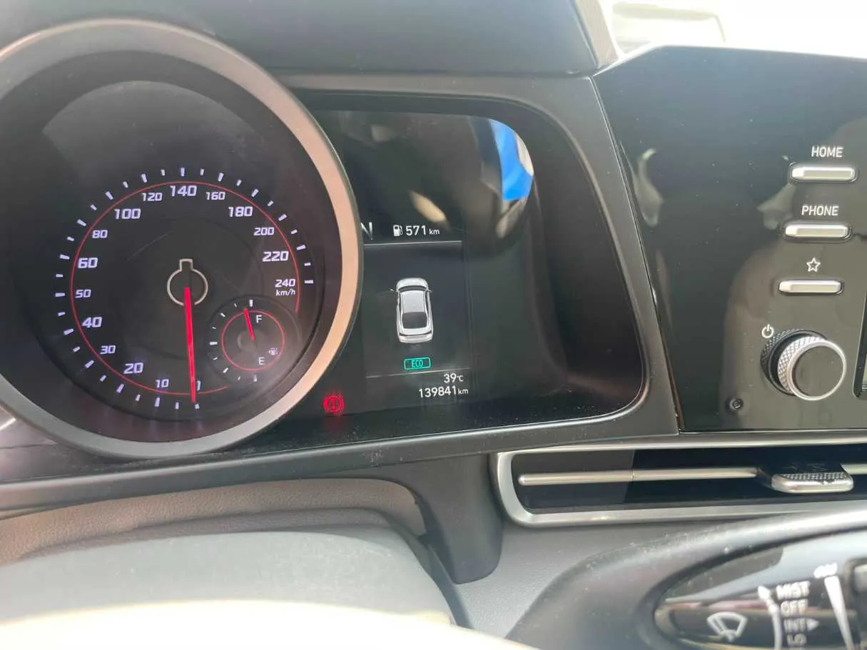 Car image 19