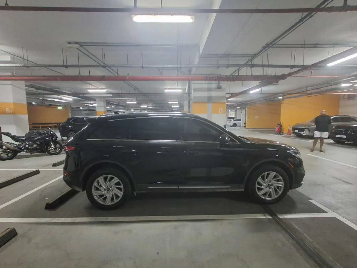 Car image 8