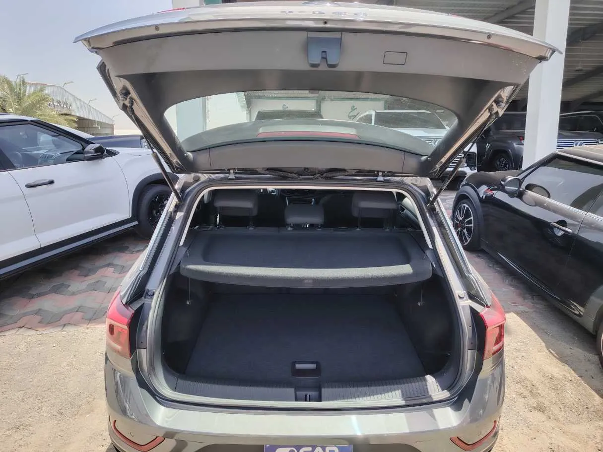 Car image 28