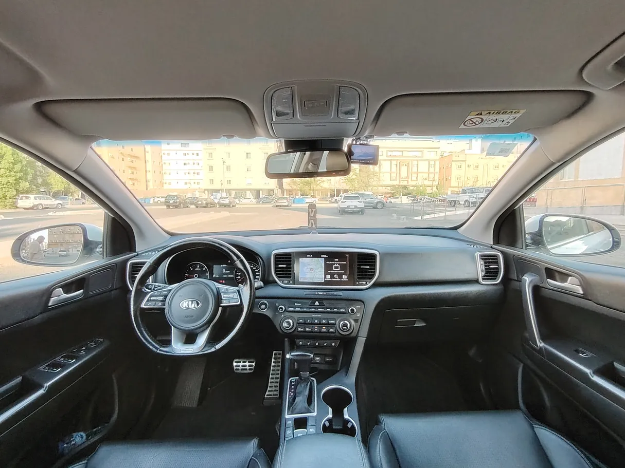 Car image 17