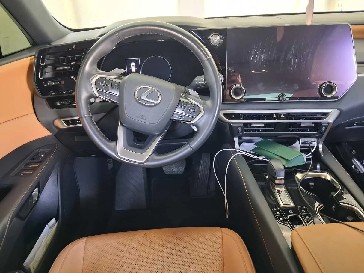 Car image 19