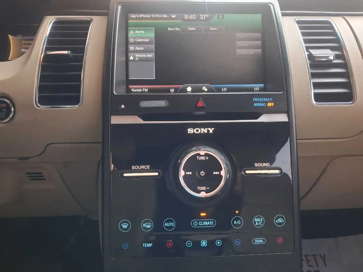 Car image 17