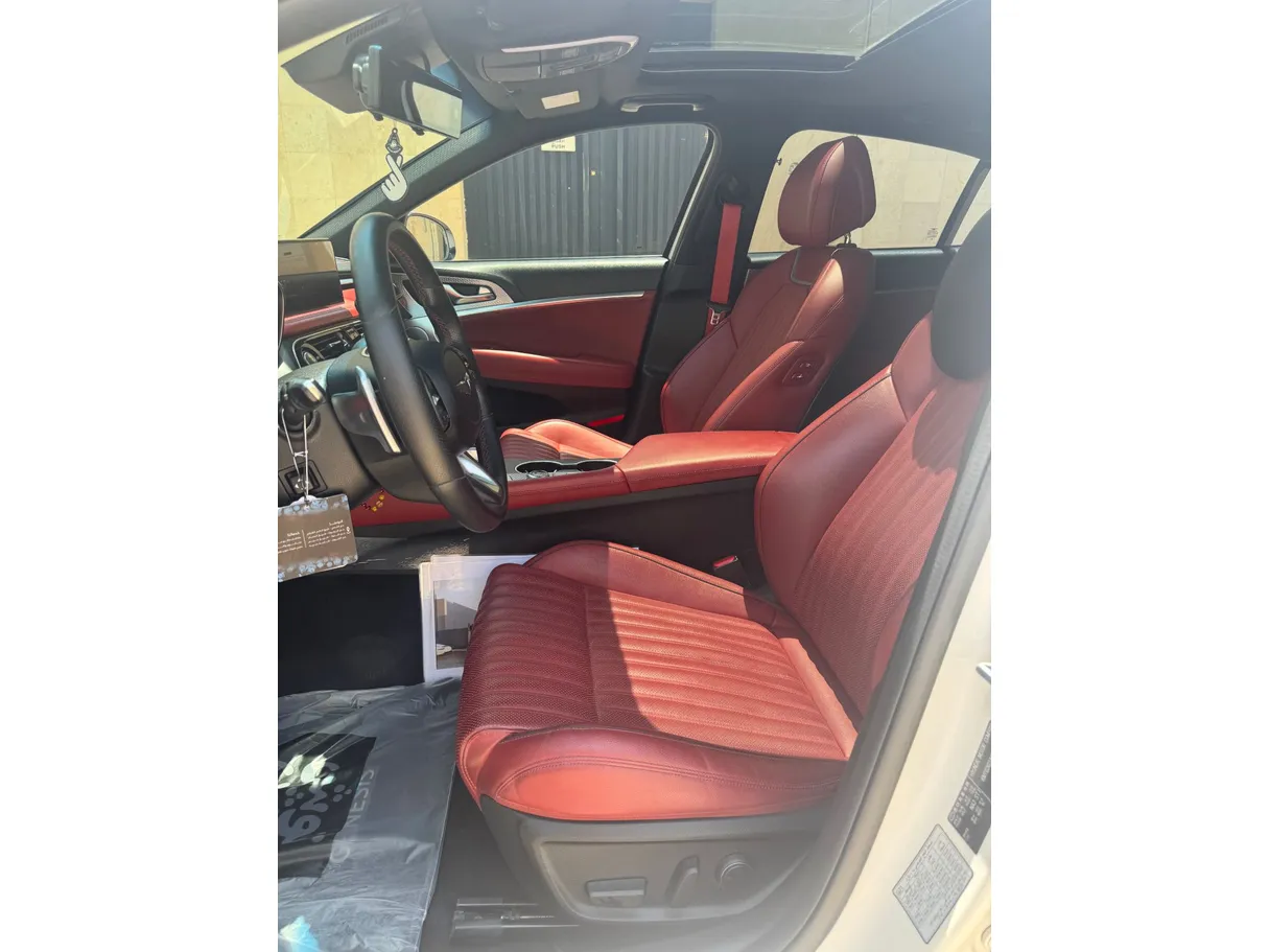 Car image 11